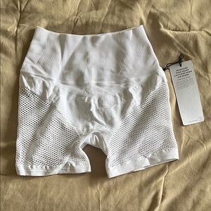 ALO Yoga Seamless High Waist Limitless Open Air Short NWT S